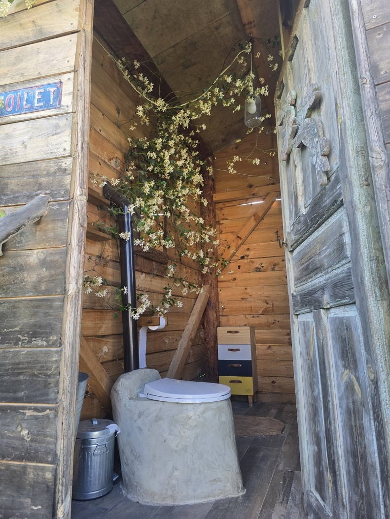 Dry toilet